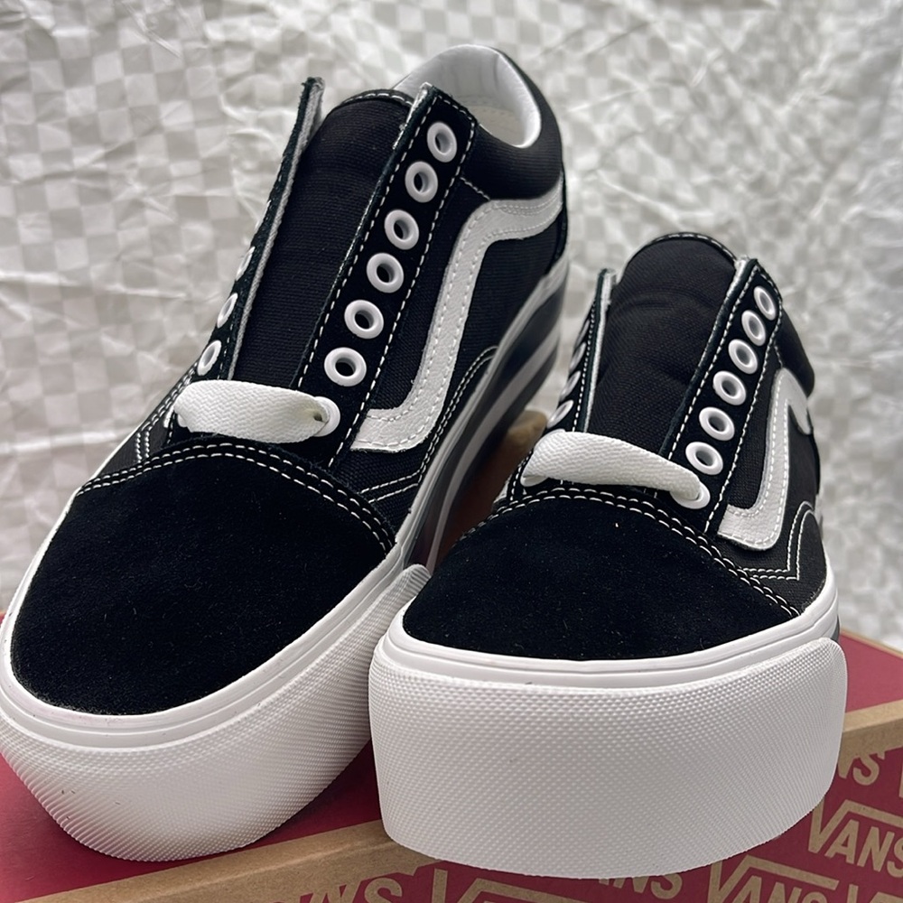 Vans Men’s Platform Sneakers Old Skool Stackform
Smarten Up Black/Wt
VN0009PZBZW - Picture 7 of 16